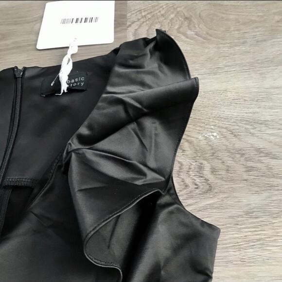 Sleeveless Black dress - Picture 3 of 6